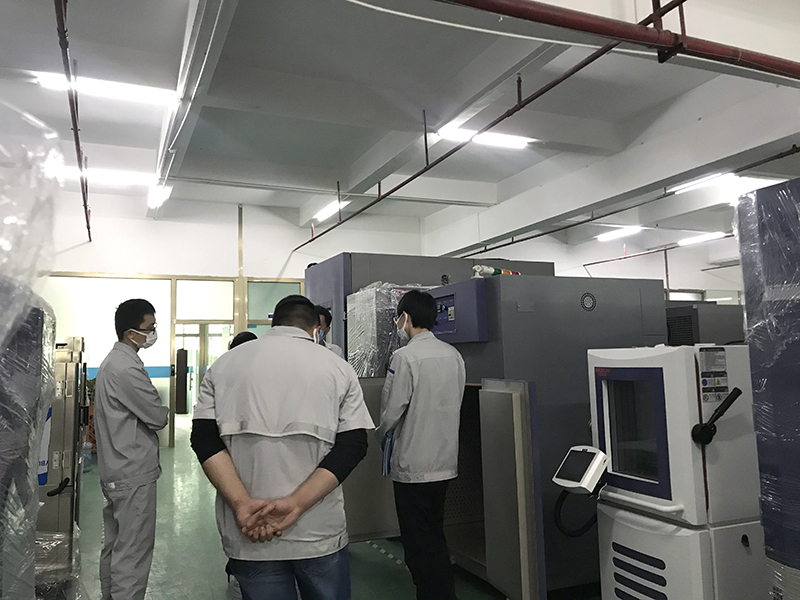 恒溫恒(héng)濕試驗箱(xiang)内防凝露(lù)的方法分(fèn)析